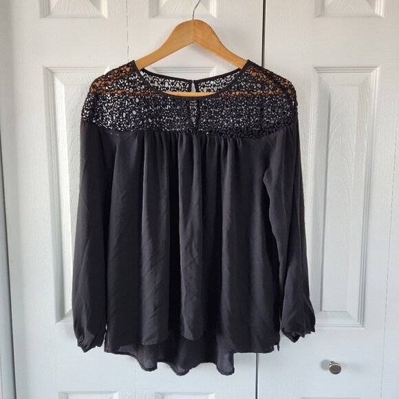 4/$25 LOFT Ann Taylor Black Keyhole Crochet Shoulder Blouse - Picture 1 of 9